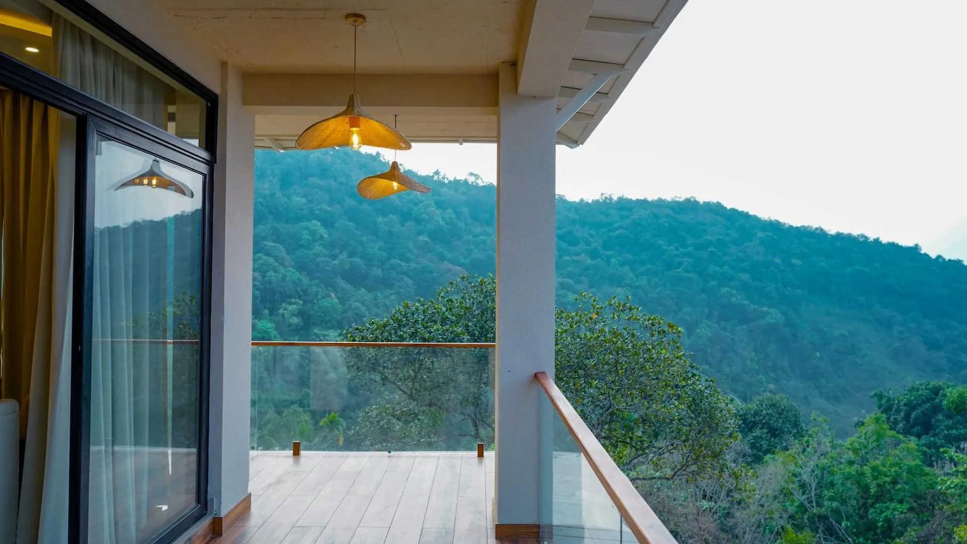 Mount Stratus Resort Vayalada Balussery