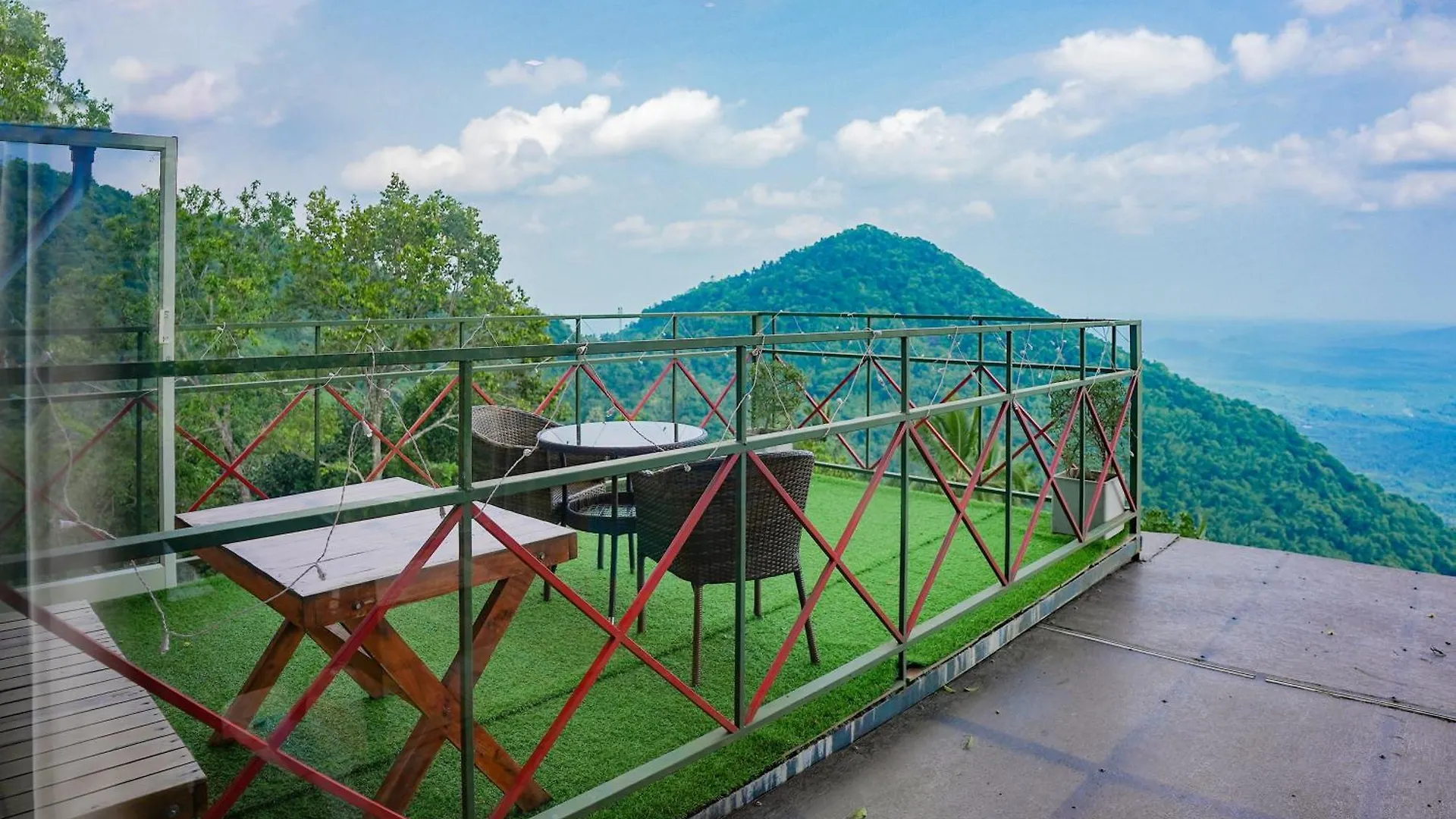 Mount Stratus Resort Vayalada Balussery