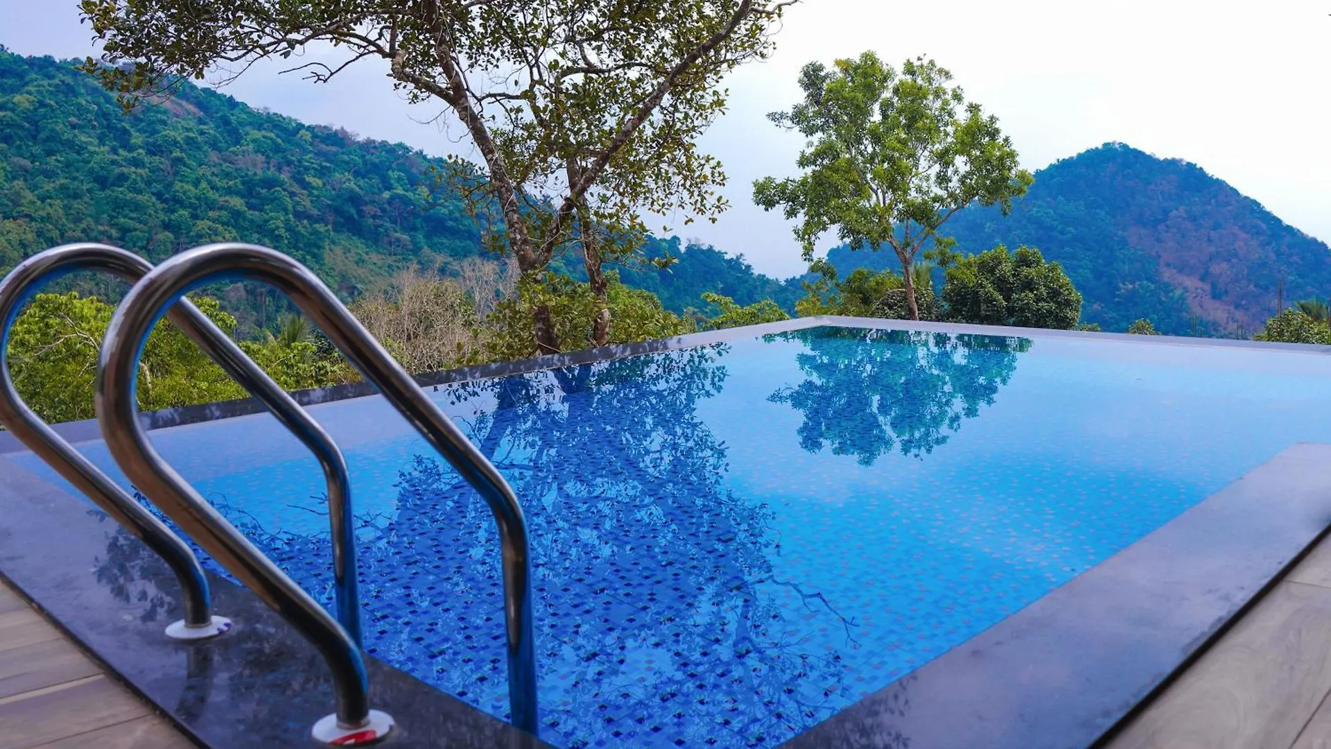 Mount Stratus Resort Vayalada Balussery